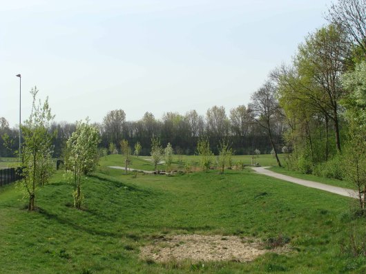 Die letzte Erweiterung des Parks geht bis zur Autobahn A 40