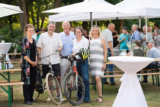 Museumsleiterin Diana Finkele, Beigeordneter Thorsten Kamp, GMGV-Vorsitzender Peter Boschheidgen, Ministerin Ina Scharrenbach, Gleichstellungsbeauftragte Barbara Folkerts (von links); Foto: Bettina Engel-Albustin Museumsleiterin Diana Finkele, Beigeordneter Thorsten Kamp, GMGV-Vorsitzender Peter Boschheidgen, Ministerin Ina Scharrenbach, Gleichstellungsbeauftragte Barbara Folkerts (von links); Foto: Bettina Engel-Albustin